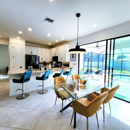 Blue Door Retreat - Luxury Pool Home - Sleeps 8 Cape Coral Exterior photo