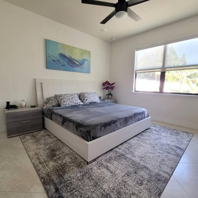 Blue Door Retreat - Luxury Pool Home - Sleeps 8 Cape Coral Exterior photo