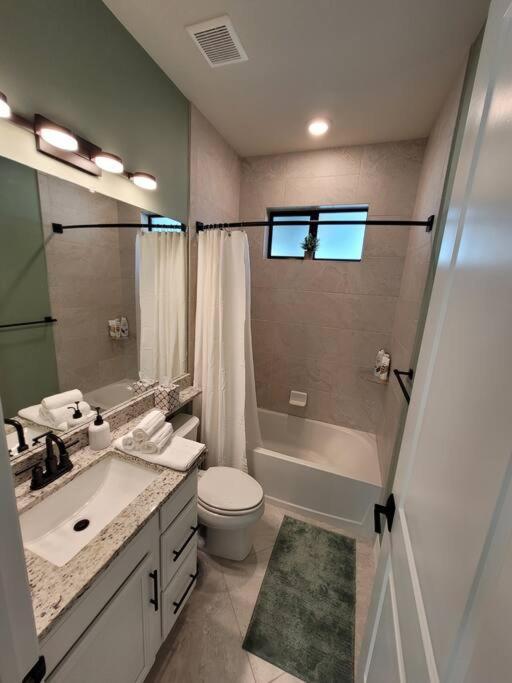 Blue Door Retreat - Luxury Pool Home - Sleeps 8 Cape Coral Exterior photo